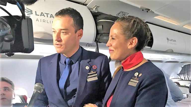 Inédito: Papa casa a pareja a bordo de avión mientras volaba a Iquique
