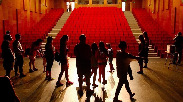 Curicanos experimentaron la magia del teatro