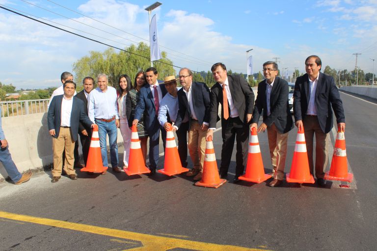 Entregan para el uso público el Puente Colorado en sector Zapallar