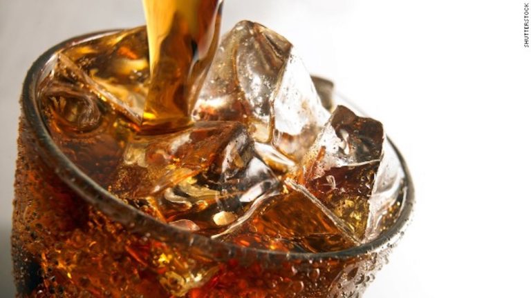 Bebidas gaseosas aumentarían riesgo de contraer 13 tipos de cáncer