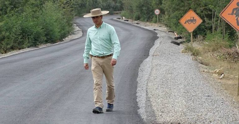 Inician mejoramiento asfáltico en camino que bordea Lago Vichuquén