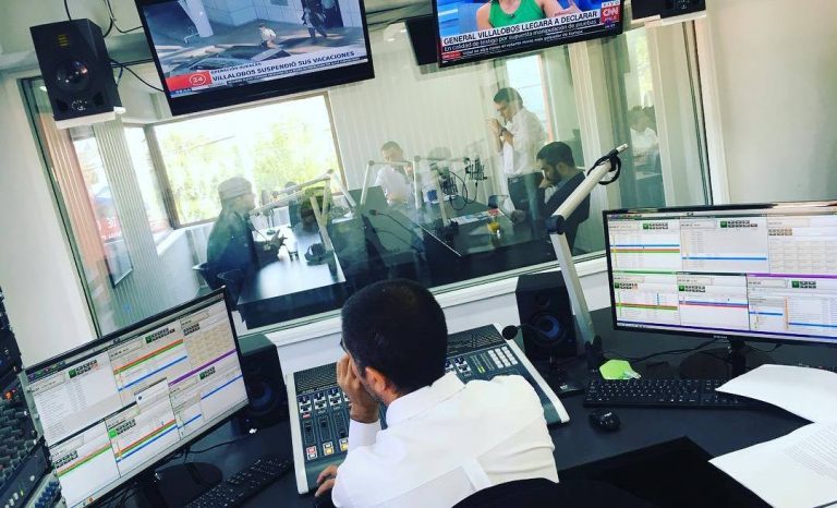 Gobernador de Curicó visitó los estudios de Vivimos La Noticia Radio