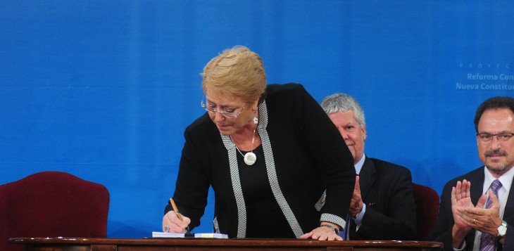 Presidenta Bachelet firma proyecto que establece Nueva Constitución
