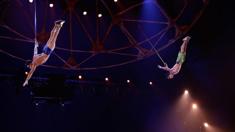Acróbata del Cirque du Soleil muere tras caer en pleno show