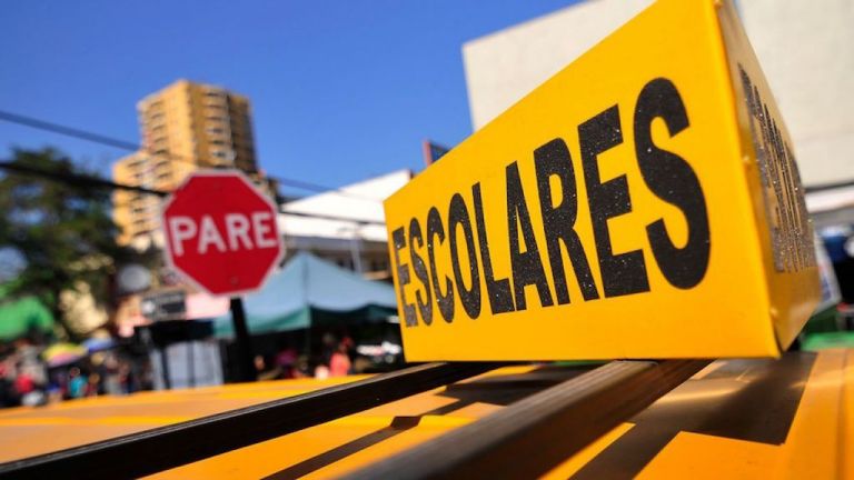 Niño de prekinder cayó desde furgón en movimiento en colegio curicano