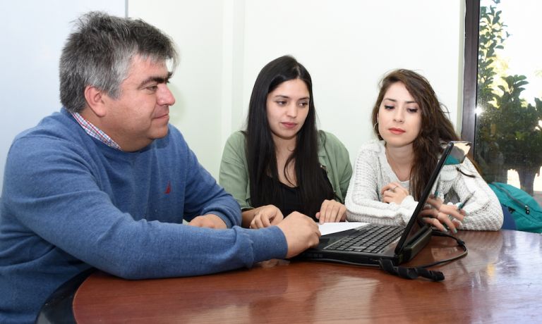 Estudiantes desarrollan software que mejora gestión de las pymes