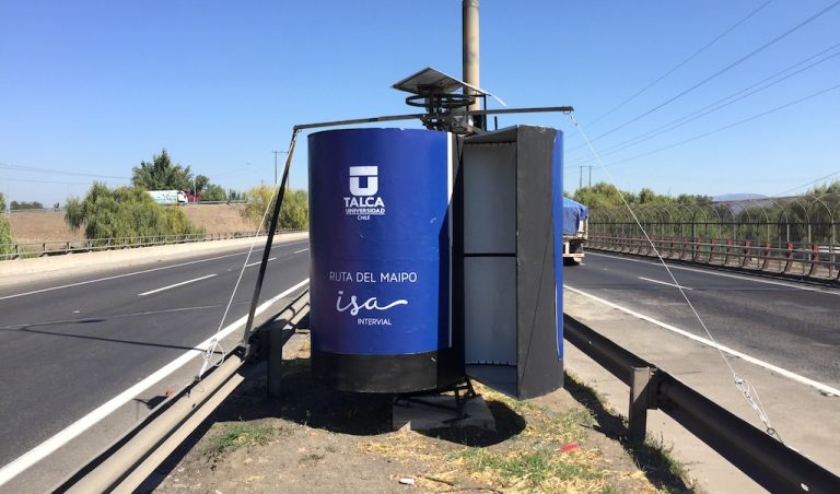 Generador eólico aprovecha energía producida por vehículos en carretera