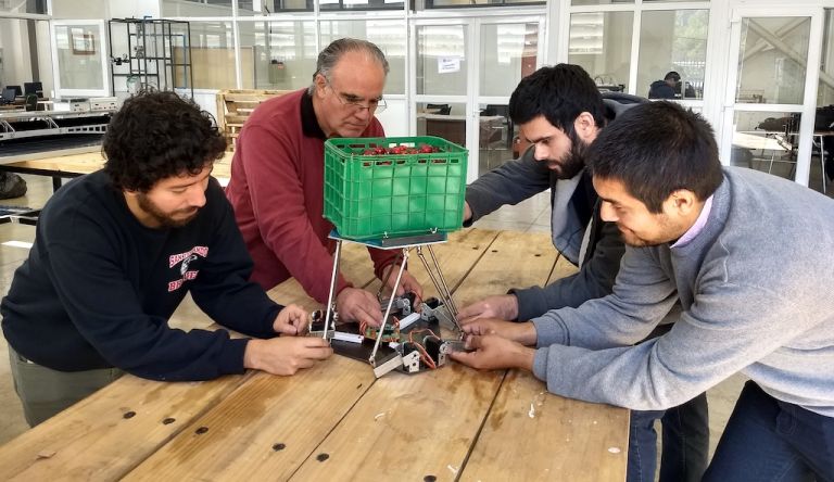 Investigadores crean prototipo que mide daño en fruta cosechada
