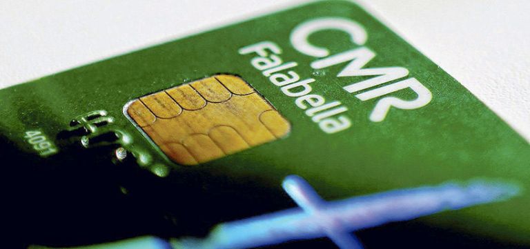 Falabella deberá indemnizar a cliente por bloquear su tarjeta por deuda de su hijo