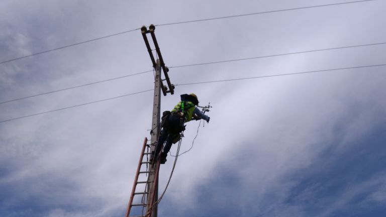 Estudiante curicano diseñó estación meteorológica que previene fallas eléctricas
