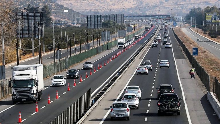 Autoridades realizan positivo balance tras masivo retorno de automovilistas a Santiago