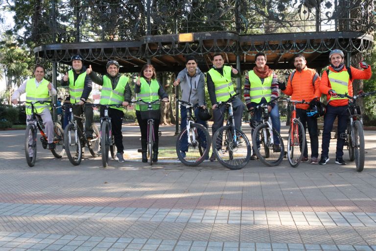Alcalde de Curicó, concejales y agrupación de ciclistas recorrieron ciclovías de la comuna