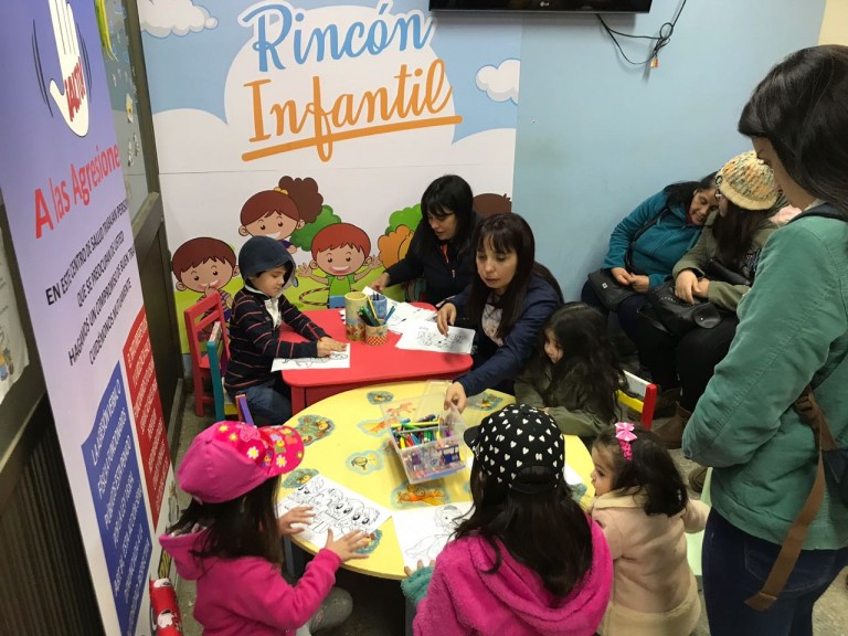 Funcionarios del SAPU Central habilitaron rincón infantil