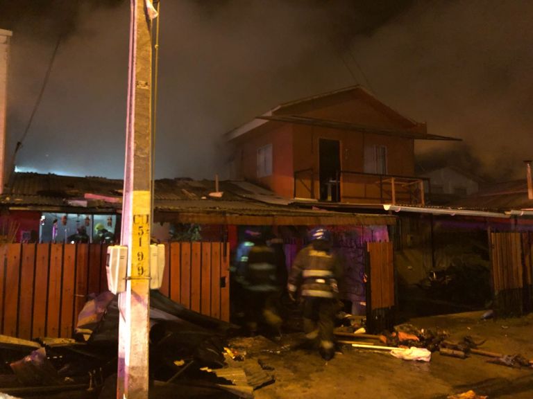 [FOTOS] Familias de La Obra perdieron todo por violento incendio