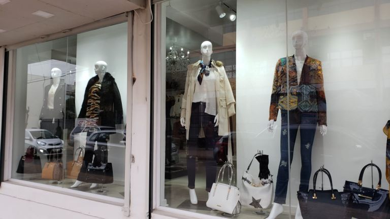 Roban tienda de ropa exclusiva a días de ser inaugurada
