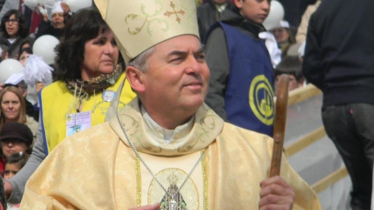 El Papa aceptó renuncias de obispos Alejandro Goic y Horacio Valenzuela