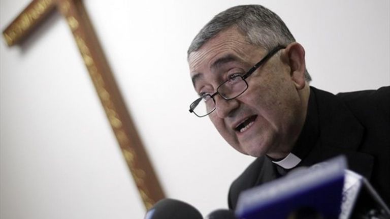 Aseguran que obispo de Temuco mantuvo vida de pareja con otro sacerdote