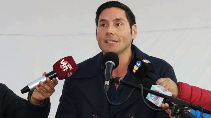 Pancho Saavedra se pone con el Almacén Solidario para Curicó
