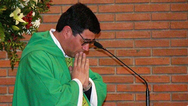 Vaticano dictó sentencia contra sacerdote Rafael Villena