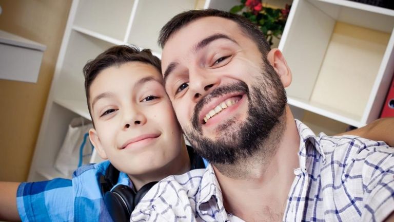 Comparte una foto con tu papá y participa por una increíble experiencia en viña curicana