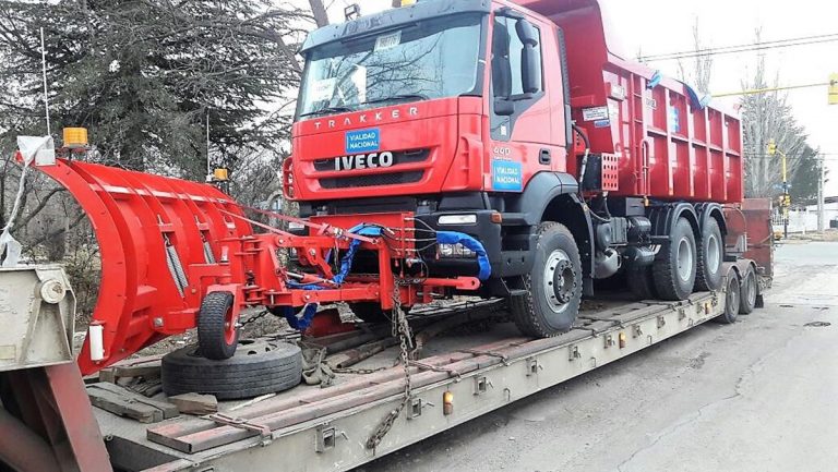 Vialidad Argentina refuerza maquinaria para despejar Ruta Pehuenche