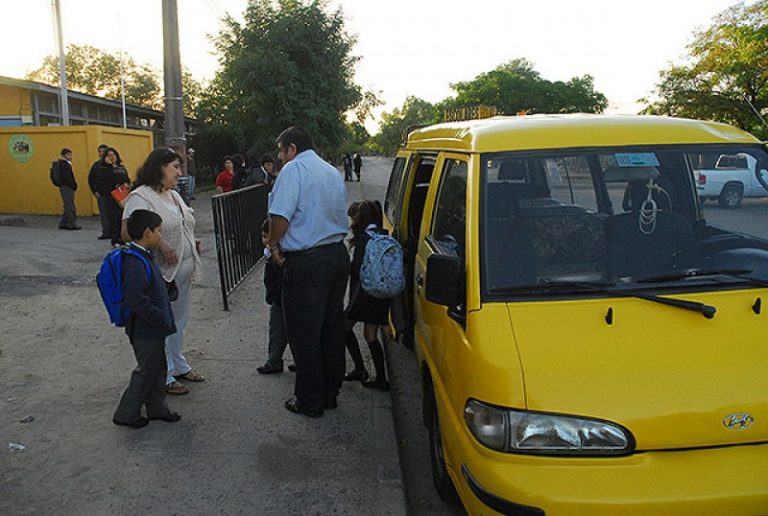 Autoridades comprometen solución para estudiantes de Las Garzas sin transporte escolar