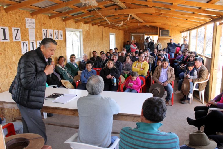 Alcalde de Rauco y crianceros abordaron problemática de forraje