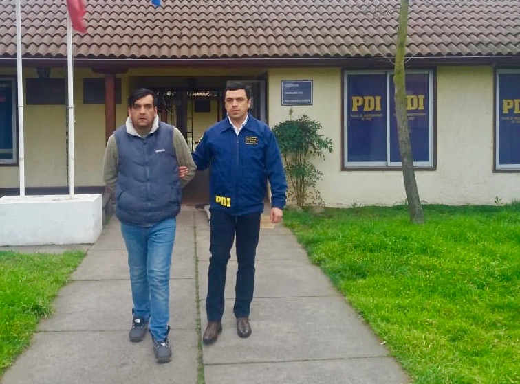 Detective detiene a sujeto que robaba en una vivienda del Boldo