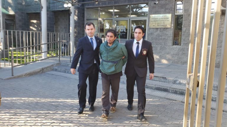 PDI detiene a sujeto que portaba cables de fibra óptica robados