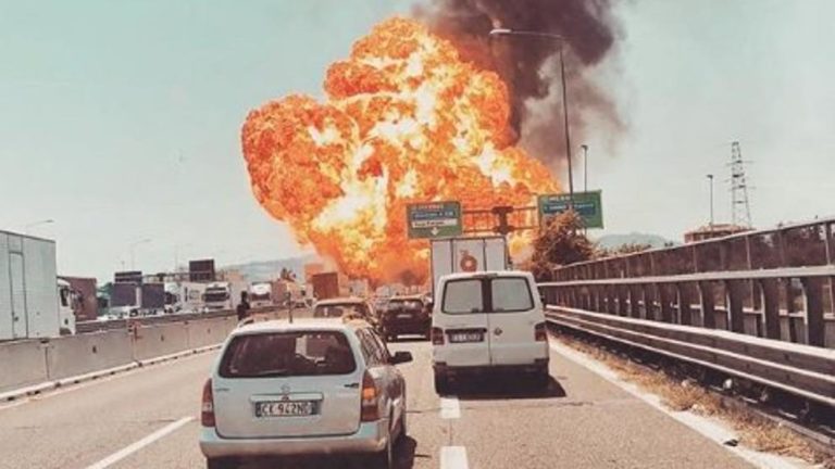 Fuerte explosión de camión en Bolonia