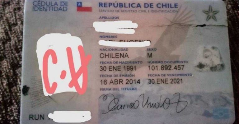 Una linda pasión: Hincha albirrojo firmó “Curicó Unido” en su carnet de identidad