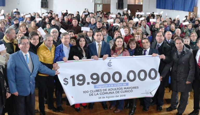 Clubes de adultos mayores fueron beneficiados con subvención municipal