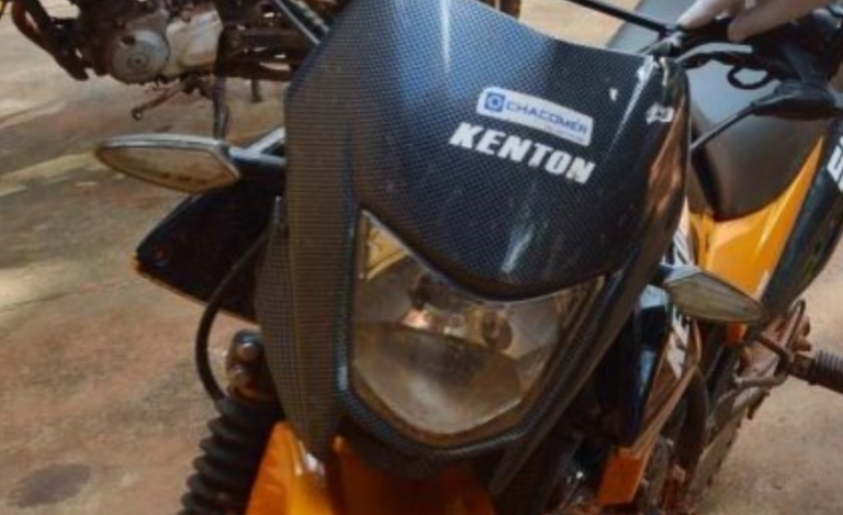 Falsa venta de motocicleta terminó con millonario robo y con dos detenidos