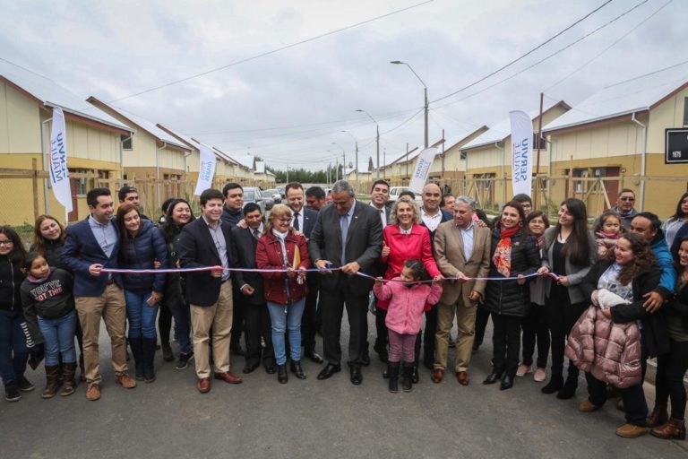 Inauguración de nuevas viviendas benefician a familias de Molina y Romeral