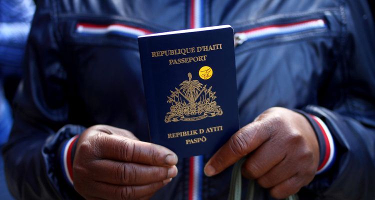 Haitianos comienzan a llegar en masa a Argentina tras reforma migratoria en Chile