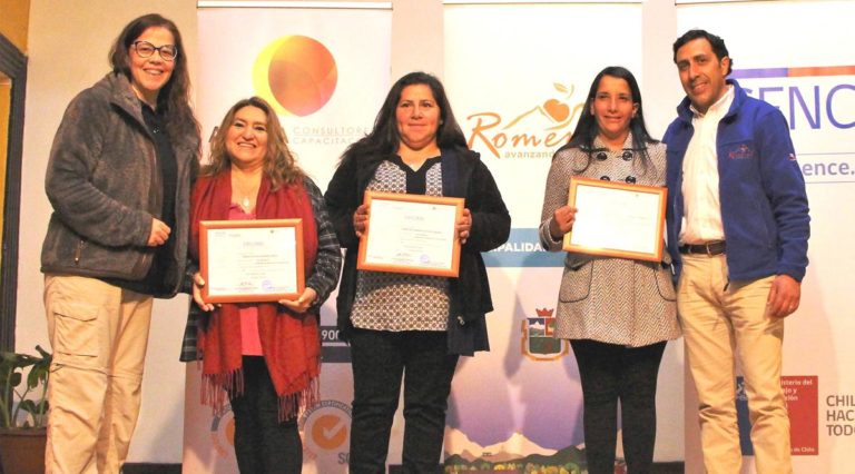 Romeralinas se certificaron como operadoras de proceso de vinificación