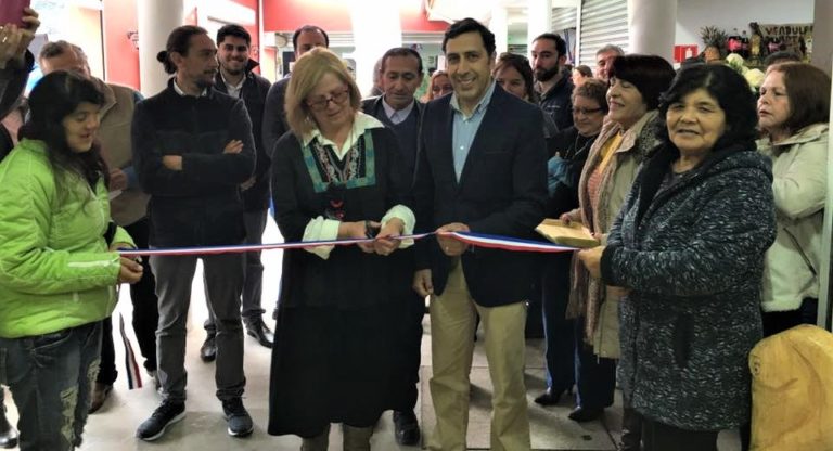 Artesanos inauguran espacio en el nuevo mercado municipal de Romeral