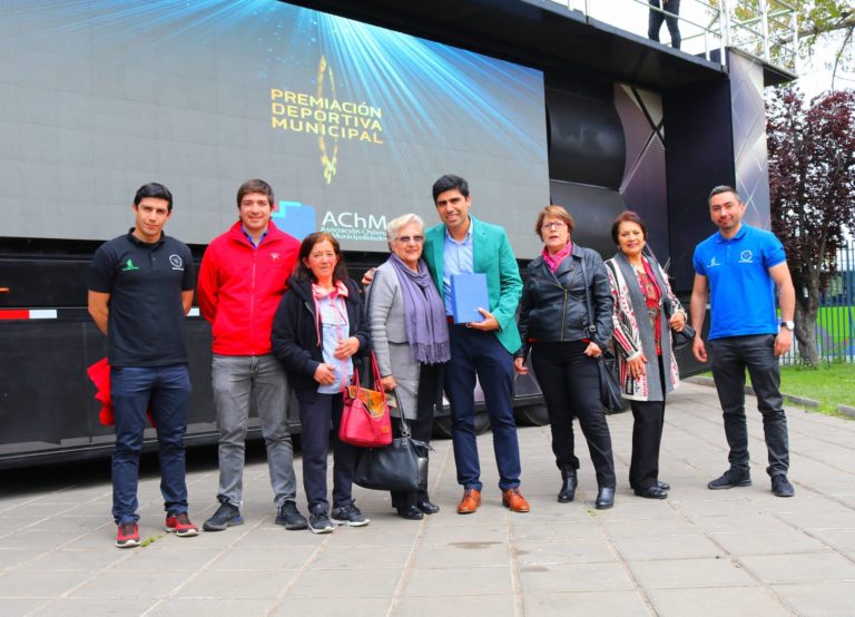 Asociación Chilena de Municipalidades premió a la Corporación de Deportes por trabajo con adultos mayores