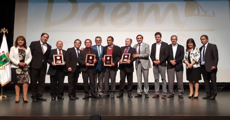 Otorgan reconocimiento a funcionarios de la educación municipal de Curicó