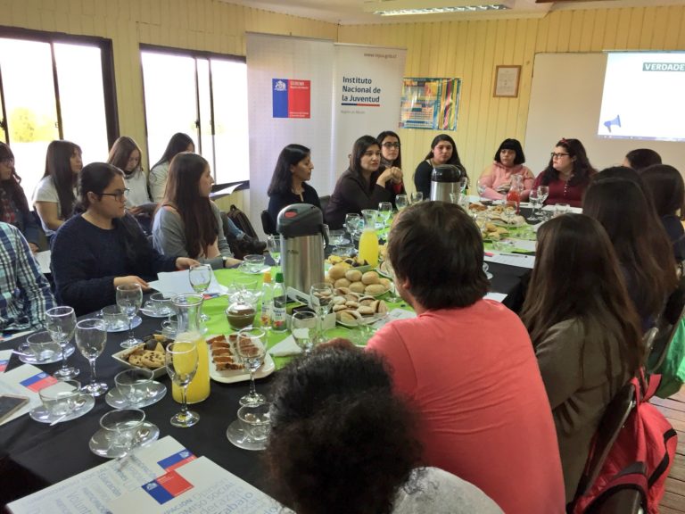 Jóvenes conversaron sobre el nuevo estatuto laboral juvenil