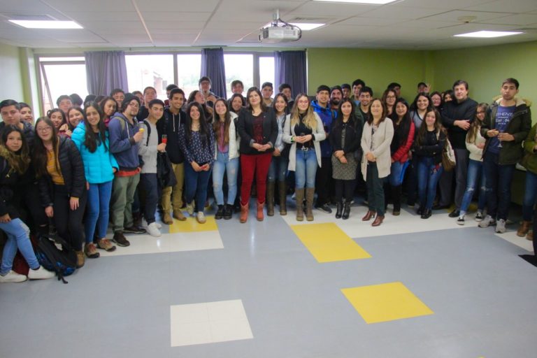 Más de cien jóvenes conversaron con la seremi del Trabajo sobre el nuevo estatuto laboral juvenil