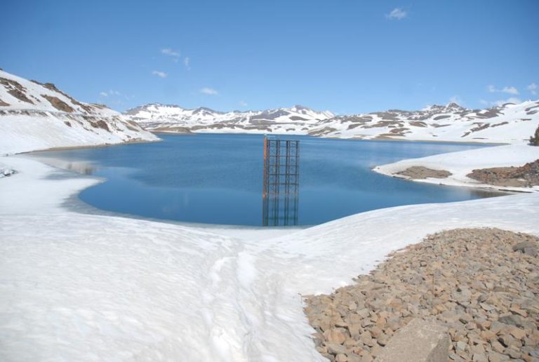 Polémica entre ENEL y agricultores por aguas de Laguna del Maule