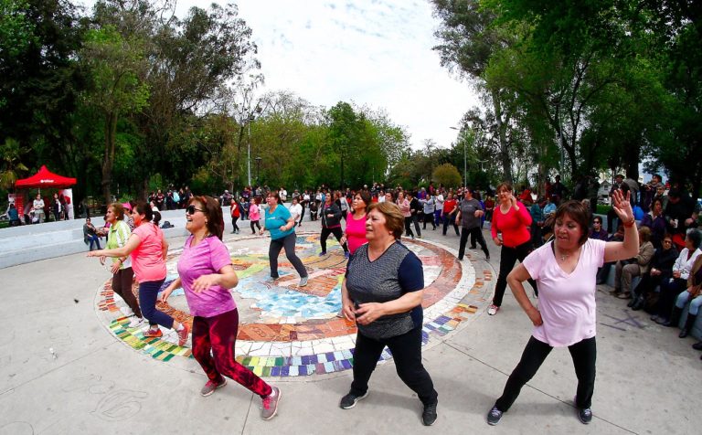 Adultos mayores disfrutaron de Zumbatón 2018