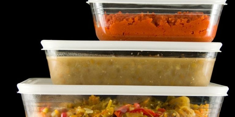 Los alimentos que jamás debes guardar en un recipiente de plástico