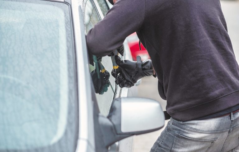 Cárcel para delincuentes dedicados a abrir autos con dispositivos electrónicos