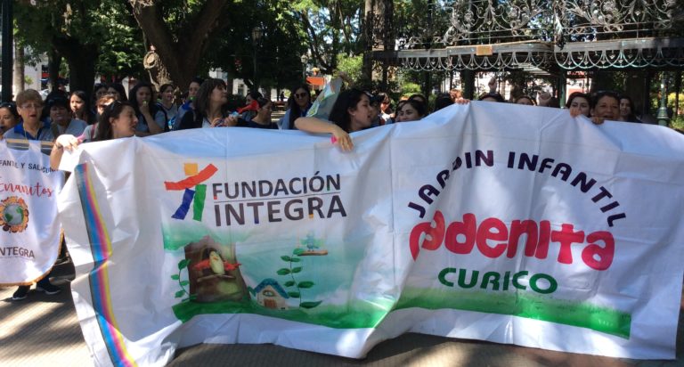Trabajadoras de Integra continúan en paro indefinido y piden intervención de Cecilia Morel