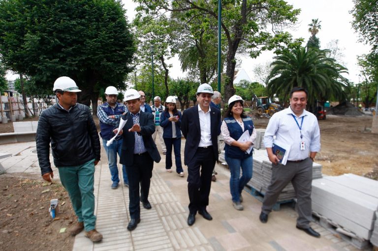 Inspeccionan estado de avance de obras en plaza “San Francisco”