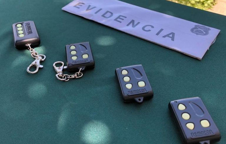 Detienen a integrante de banda vincula a robos en vehículos con control universal