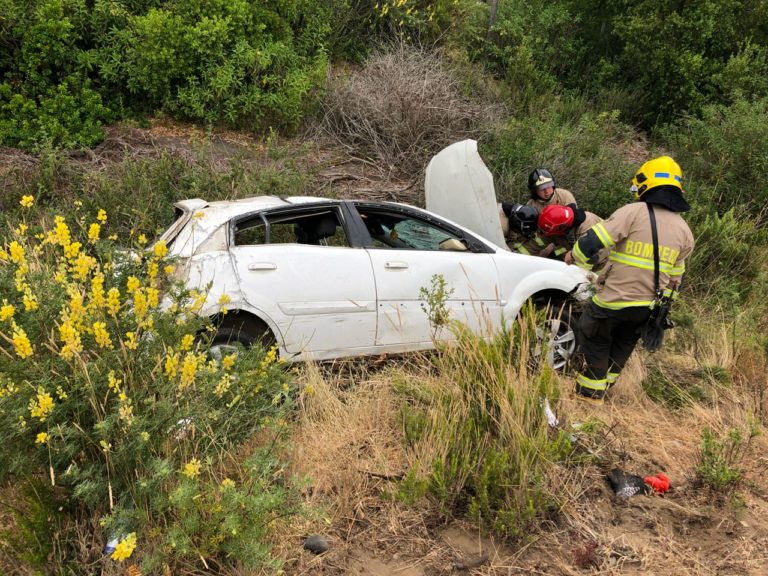 Cuatro heridos tras volcamiento de vehículo en camino a la trinchera de Putú