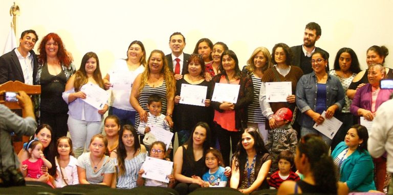 Nuevas oportunidades para familias curicanas con Programa Abriendo caminos
